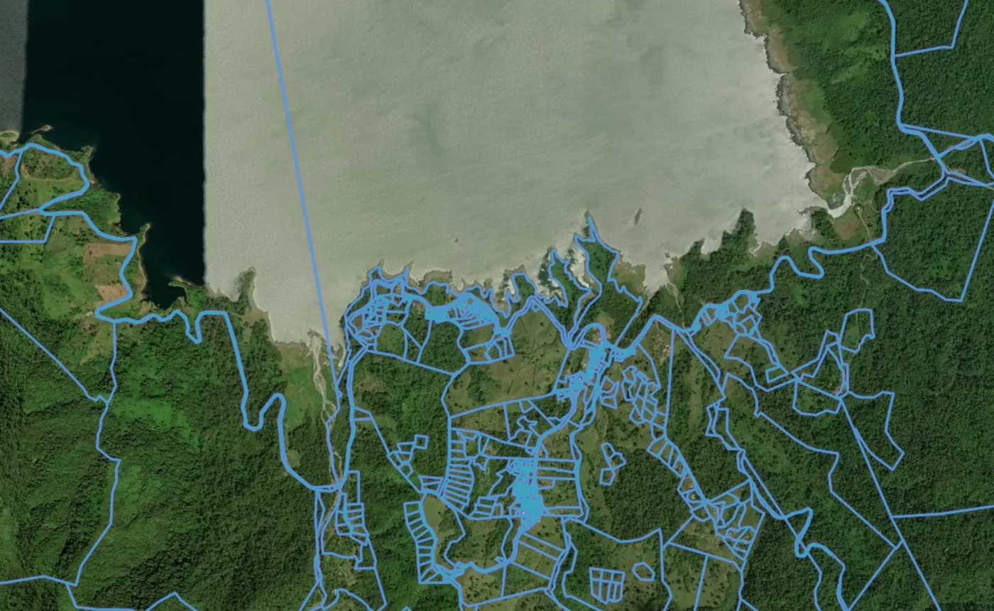 Satellite view of El Castillo with the official cadastre lines
