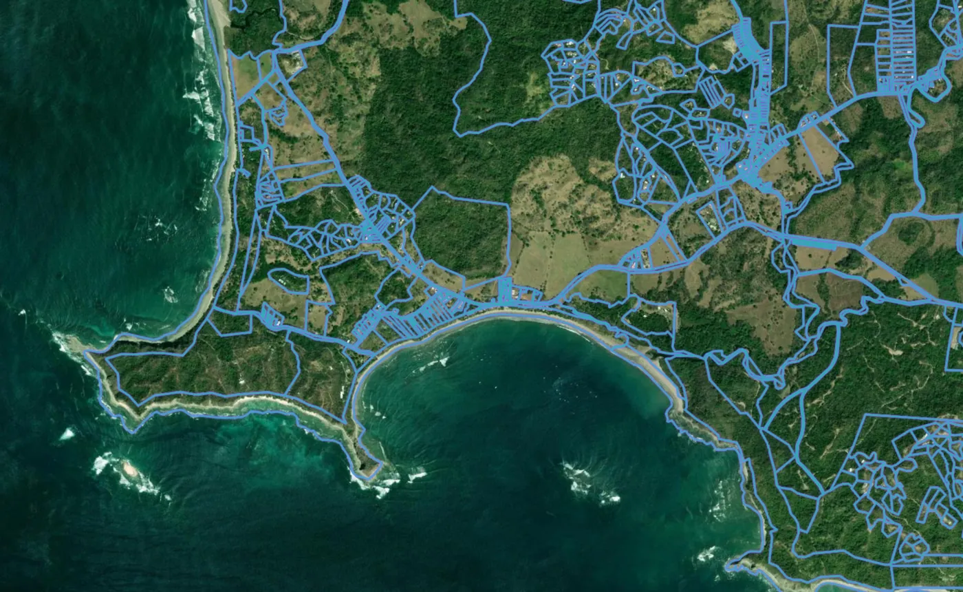 Satellite view of Garza with the official cadastre lines