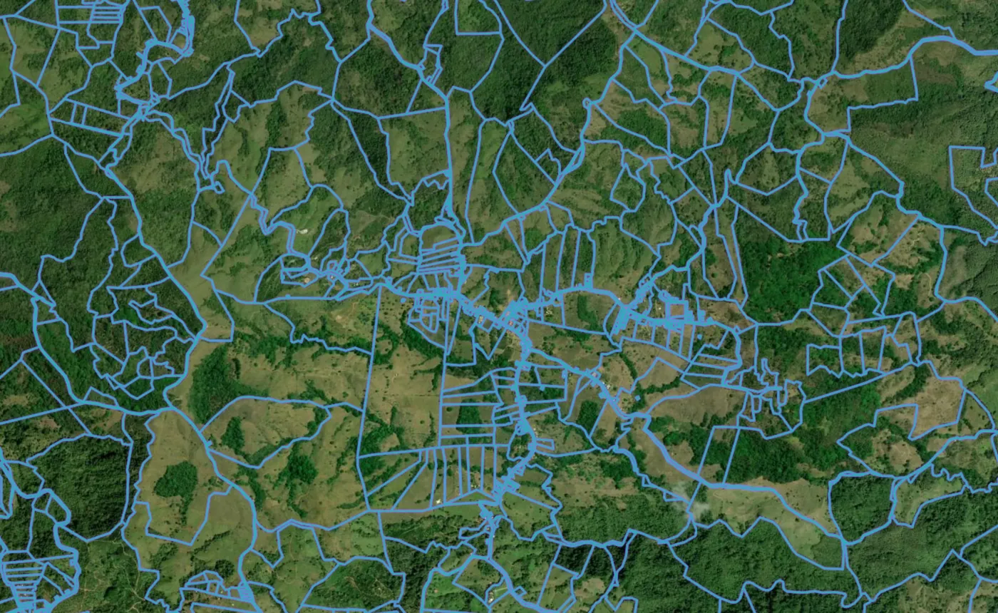 Satellite view of Huacas with the official cadastre lines