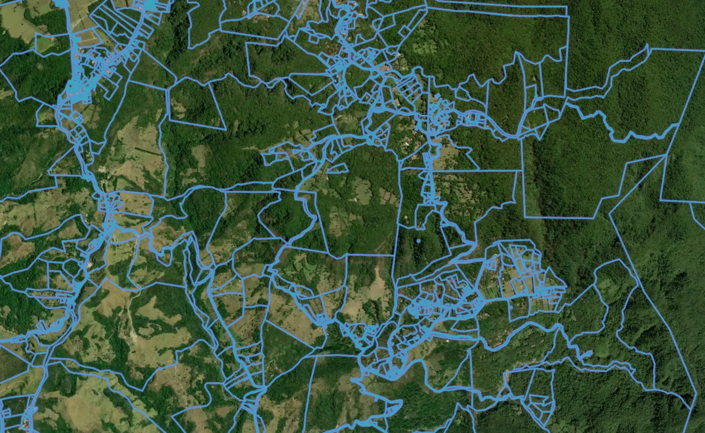 Satellite view of Monteverde with the official cadastre lines