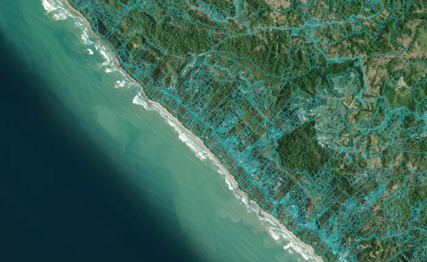 Satellite view of Puerto Limón with the official cadastre lines